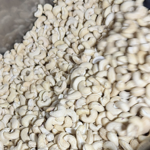 เม็ดมะม่วงหิมพานต์ขายดี ราคาส่ง ออร์แกนิค เม็ดมะม่วงหิมพานต์เต็มเมล็ด W320 W210 เม็ดมะม่วงหิมพานต์ซานติโก ราคาสมเหตุสมผล - Product Image 1