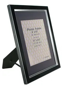 Cadre photo en métal élégant pour les espaces urbains, mettant en valeur un style minimaliste et une présentation élégante des images, adapté à la décoration moderne. - Product Image 3