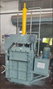 Presse à balles de ferraille CRM 15 tonnes, niveau de sécurité élevé, moteur en acier au carbone - Product Image 2