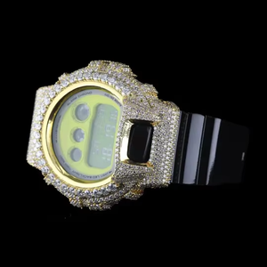 Montre numérique hip-hop luxueuse avec lunette dorée incrustée de pierres et pierres scintillantes pour un style de bijoux audacieux pour hommes. - Product Image 2
