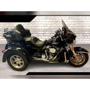 Motocyclette Cruiser Touring Custom Tri Glide Ultra Classic 2019 d'occasion – Stabilité, Puissance, Confort, Conduite Fluide – Édition US - Product Image 1