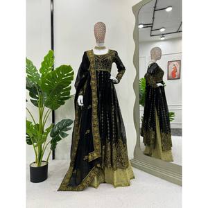 Ensemble haut et bas de soirée de créateur avec dupatta, taille XL - Product Image 2