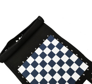 Échiquier pliable en vinyle avec motif à carreaux et coordonnées pour jeu intérieur et extérieur - Product Image 3