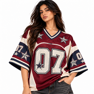 Jersey de Fútbol Americano Personalizado para Mujer, Color Borgoña, con Gráfico de Estrella, Cuello en V, Manga Corta, Ropa Deportiva al por Mayor - Product Image 1