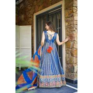 Robe Anarkali et Dupatta de créateur pour la fête Portez des robes de soirée élégantes - Product Image 5