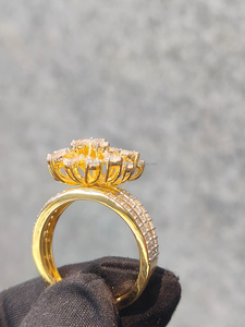 Anillo de Diamantes de Corte Pera de Lujo en Oro Amarillo, Elegante Joya de Compromiso para Mujer, Diseño Personalizado Fino, Estilo de Alta Calidad Premium - Product Image 3
