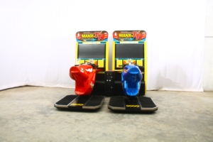 เครื่องเล่นเกมมอเตอร์ไซค์แบบหยอดเหรียญ รุ่น Man x TT Super Bike Arcade Machine 2 จอภาพ สไตล์เรโทร สำหรับ FEC และโซนเกม - Product Image 3