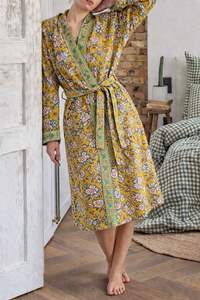 Peignoir de luxe en coton gaufré compressé, fait main, imprimé floral, séchage rapide, écologique, idéal pour le spa, la maison et les voyages - Product Image 2