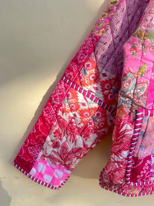 Veste patchwork rose faite à la main, manteau matelassé Kantha, coton floral, patchwork d'hiver, manteau réversible, vêtements de rue bohèmes, veste décontractée - Product Image 5