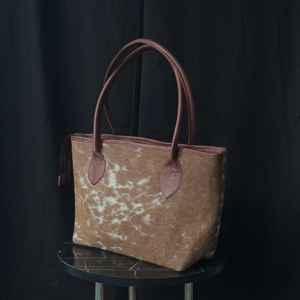 กระเป๋าโท้ทหนังแท้ลายขนสัตว์สุดหรูสำหรับผู้หญิง รุ่น LHTB-0119 ดีไซน์เปิดปิดแบบเปิดโล่ง เหมาะสำหรับฤดูร้อน แฟชั่นกระเป๋าสะพายไหล่ - Product Image 5