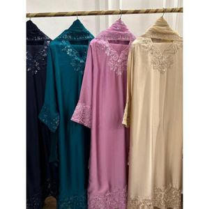 Ensemble Kaftan 3 Pièces en Soie Russe Style Designer pour Femme avec Chemise Brodée de Paillettes, Dupatta en Chikankari Travaillé et Assorti - Product Image 3