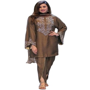 Robe trois pièces en broderie épaisse de créateur de fabrication, Georgette de Style indien et indien Salwar Kameez à vendre - Product Image 1