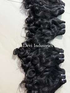 Mèches de cheveux humains bruts bouclés indiens, cuticules alignées, tissage de cheveux bouclés birmans et vietnamiens, motif Fumi Bouncy Pixie - Product Image 4