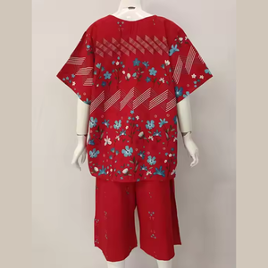Pijama de verano casual para mujer, de rayón con estampado floral, cintura elástica, manga corta y pantalón hasta la rodilla, sencillo y suave. - Product Image 3