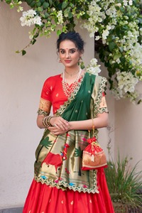 Lehenga Choli de Seda Jacquard con Diseño Étnico Tradicional Indio y Trabajo de Tejido Zari para Vestido de Boda para Mujer, Ropa Elegante - Product Image 4