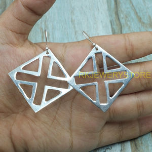 Pendientes colgantes de plata de ley 925 con forma de diamante geométrico, hechos a mano, minimalistas, para mujer, joyería de moda. - Product Image 6