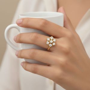 แหวนเพชรทรงกลม 0.50 กะรัต ดีไซน์ดอกไม้เรียงกัน หรูหรา เพชรเลี้ยงในห้องปฏิบัติการ ทอง 9k รับรองโดย IGI - Product Image 6