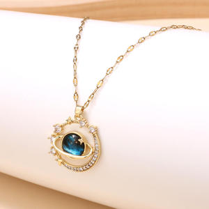 จี้คอสเมคคัลส์เคลือบทอง 18K ประดับเพชรรูปดาวสีน้ำเงินจาก AMBER JEWELS ได้รับการรับรองจาก IGI เหมาะสำหรับทั้งชายและหญิง สร้อยคอแฟชั่นสำหรับงานแต่งงาน - Product Image 3