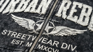 Sudadera con Capucha y Cremallera de Algodón Peinado de 500 GSM, con Logotipo Bordado Desgastado, Meeroos Industries - Product Image 2