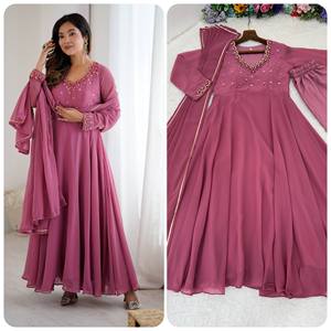 Kurta pour femme en rayonne violette, coupe ample, longueur ras du sol, tenue traditionnelle indienne pour mariage avec broderie - Product Image 3