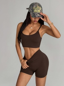 Ensemble de yoga élégant Atlaset trois pièces pour femme – Tenue de sport sans couture avec leggings taille haute, soutien-gorge de sport et veste – Conception personnalisée OEM ODM - Product Image 3
