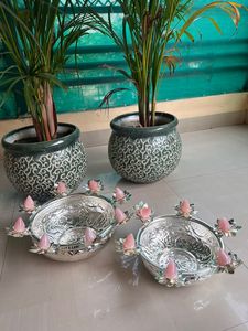 Hecho a mano moderno tradicional latón Urli Uruli Art Deco Metal Bowl festivo religioso interior y jardín decoración del hogar para Diwali - Product Image 5