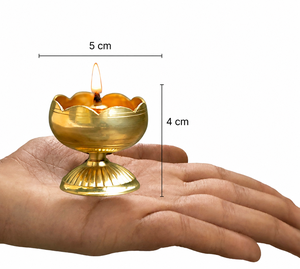 Juego de 2 Lámparas de Aceite de Latón para Sala de Puja, Lámparas de Oración Tradicionales de Latón, Decorativas para el Hogar, Templo, Pooja, Aarti, Festivales - Product Image 3
