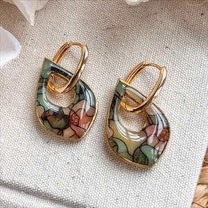 Pendientes de pasas hechos a mano para mujer, accesorios de joyería de moda. - Product Image 1