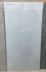 Baldosa de porcelana con aspecto de mármol blanco Statuario premium de 600x1200 mm, GVT PGVT, esmaltada y vitrificada, para pisos y paredes, de alta calidad. - Product Image 5
