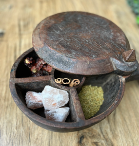 Boîte à épices en bois antique, lavage à la main uniquement, boîte à épices en bois traditionnelle, récipient de rangement de cuisine en bois, boîte à épices en bois - Product Image 3