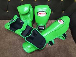 Guantes y espinilleras de boxeo Muay Thai Twins, guantes de boxeo profesionales para entrenamiento y sparring, color verde loro. - Product Image 5