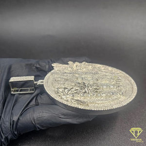 Pendentif rond de luxe en diamant avec motif palmier, style hip-hop, bijou statement glacé - Product Image 5