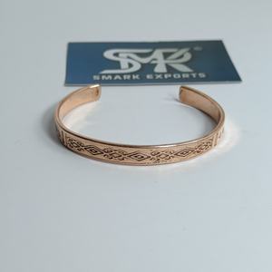 Brazalete de Cobre Sólido Grabado, Brazalete de Metal Artesanal, Kada de Cobre Ajustable, Joyería Tradicional Hecha a Mano, Ligera, Unisex - Product Image 1