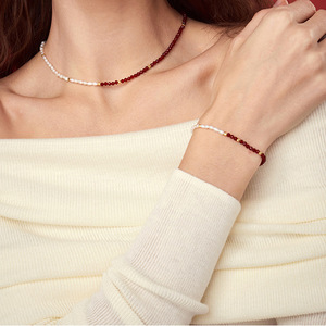 Parures de bijoux de mode personnalisées style forêt, perles d'eau douce, agate rouge, perles métalliques polyvalentes, simplicité inspirée - Product Image 2