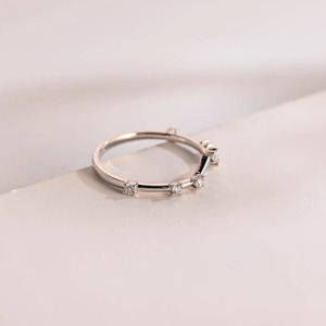 Bague de mariage incurvée en or blanc 14 carats avec diamant de laboratoire en zigzag - Product Image 1