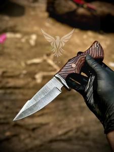 Couteau de chasse Damas d'extérieur avec manche en bois gravé, lame fixe de qualité supérieure, pour le camping et le bushcraft - Product Image 2