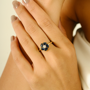 Bague de fiançailles personnalisée en or jaune 14 carats avec saphir bleu et diamant, motif floral tendance, pour usage quotidien, bijoux en gros - Product Image 2