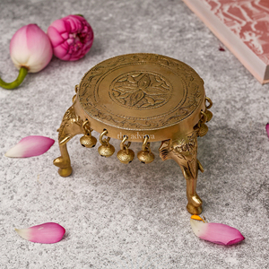 Chowki จิตวิญญาณทำด้วยมือดีไซน์ทันสมัยพร้อมขาเสาช้างงานฝีมือโลหะเป็นมิตรกับสิ่งแวดล้อมของขวัญที่สมบูรณ์แบบสำหรับ Diwali - Product Image 4