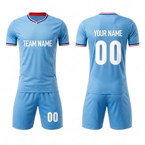 Maillot de football bleu clair pour homme, col en V, manches courtes, imprimé par transfert thermique, personnalisable avec le nom de l'équipe, polyester respirant - Product Image 1