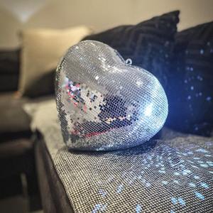 มิเรอร์ ลักซ์ หรูหรา พร้อมลูกบอลดิสโก้สไตล์มินิมอล - Product Image 1