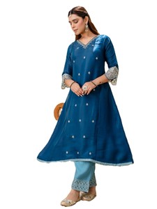 Kurta pour femme à coupe trapèze avec encolure en V et broderies Zari, ensemble pantalon et dupatta en mélange de soie Salwar Kameez - Product Image 2