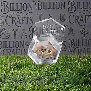 Caja de Exhibición de Anillos con Forma de Corazón Personalizada, Impresión Digital en Acrílico, Tema de Amor, Soporte Transparente para Joyas, Decoración para Mesa de Boda - Product Image 3
