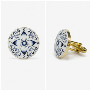 Boutons de manchette en laiton émaillé faits à la main, motif floral bleu et blanc de Delft, finition dorée, marque Mayrabygungun, pour homme, occasion mariage - Product Image 1