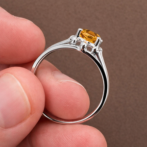 Bague de fiançailles et de mariage ovale en argent sterling 925 plaqué rhodium avec citrine sertie à griffes - Style tendance inspiré de l'anniversaire - Product Image 5