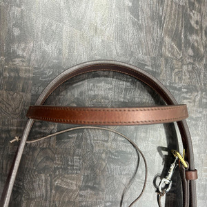 Harnais d'entraînement pour chevaux arabes de qualité supérieure en cuir de vachette pleine fleur avec laisse, fabriqué avec des accessoires en laiton massif. - Product Image 4