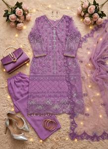 Conjunto de Salwar Kameez Morado Bordado con Perlas, Traje Indio Pakistaní con Dupatta para Bodas y Fiestas - Product Image 6