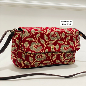 Sac à bandoulière pour femme Ruby Vine Floral, souple, durable, léger, sangle réglable, tissu écologique, sac à main décontracté pour les voyages et l'usage quotidien - Product Image 1