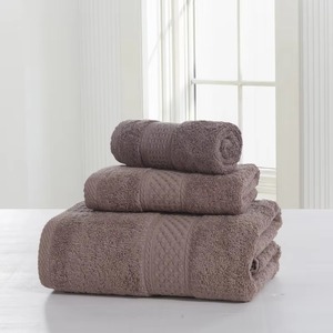 Serviette de toilette ultra douce en coton léger à séchage rapide pour hôtel, spa, salle de sport – Vente en gros au meilleur prix – Serviette de toilette en coton de couleur unie - Product Image 3