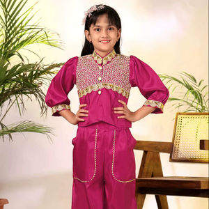 Conjunto Étnico de Diseño para Niños – Top con Bordado de Lentejuelas y Pantalones Palazzo con Borde de Encaje - Product Image 1