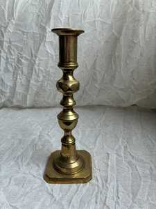 Porte-bougie en laiton fait main de haute qualité pour sublimer l'esthétique de la maison et créer des arrangements de table élégants Prix d'usine UO - Product Image 2